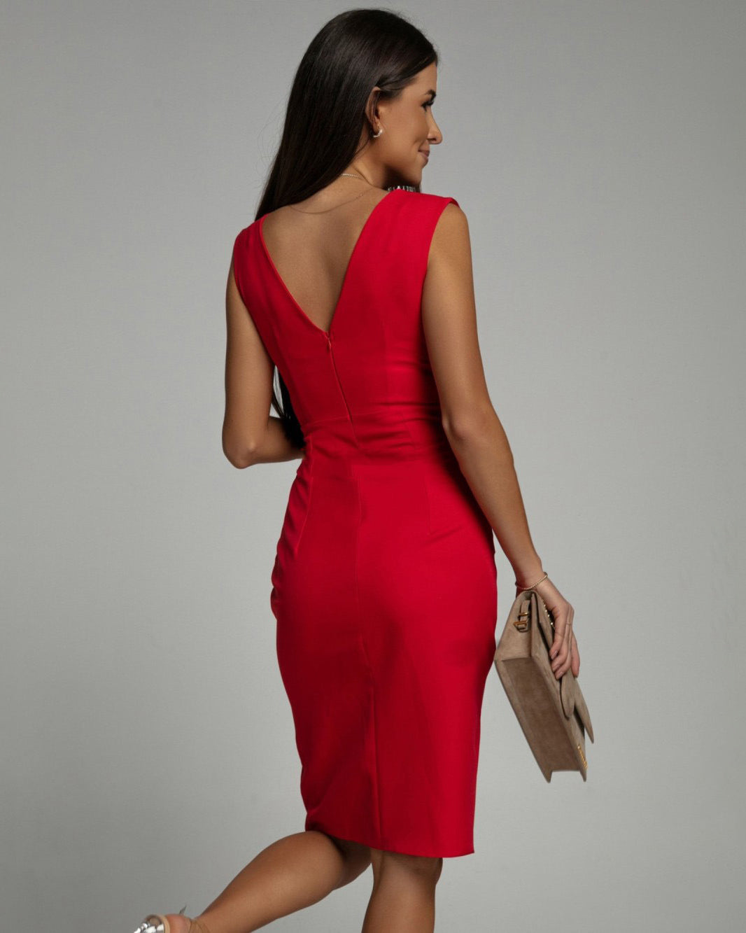 Fitted dress with V neckline and slit