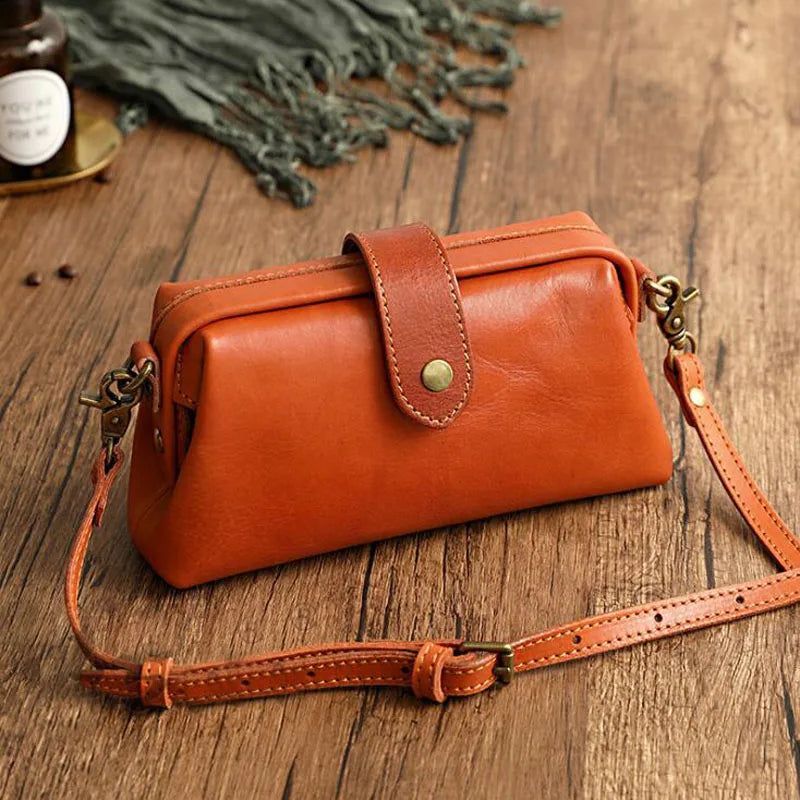 Quinn | Compact Classic Retro Shoulder Bag