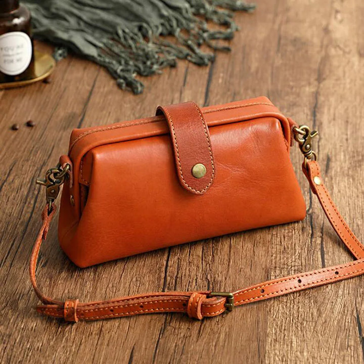 Quinn | Compact Classic Retro Shoulder Bag